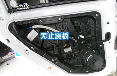奔驰B200原车四门
