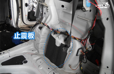 奔驰B200原车止震板
