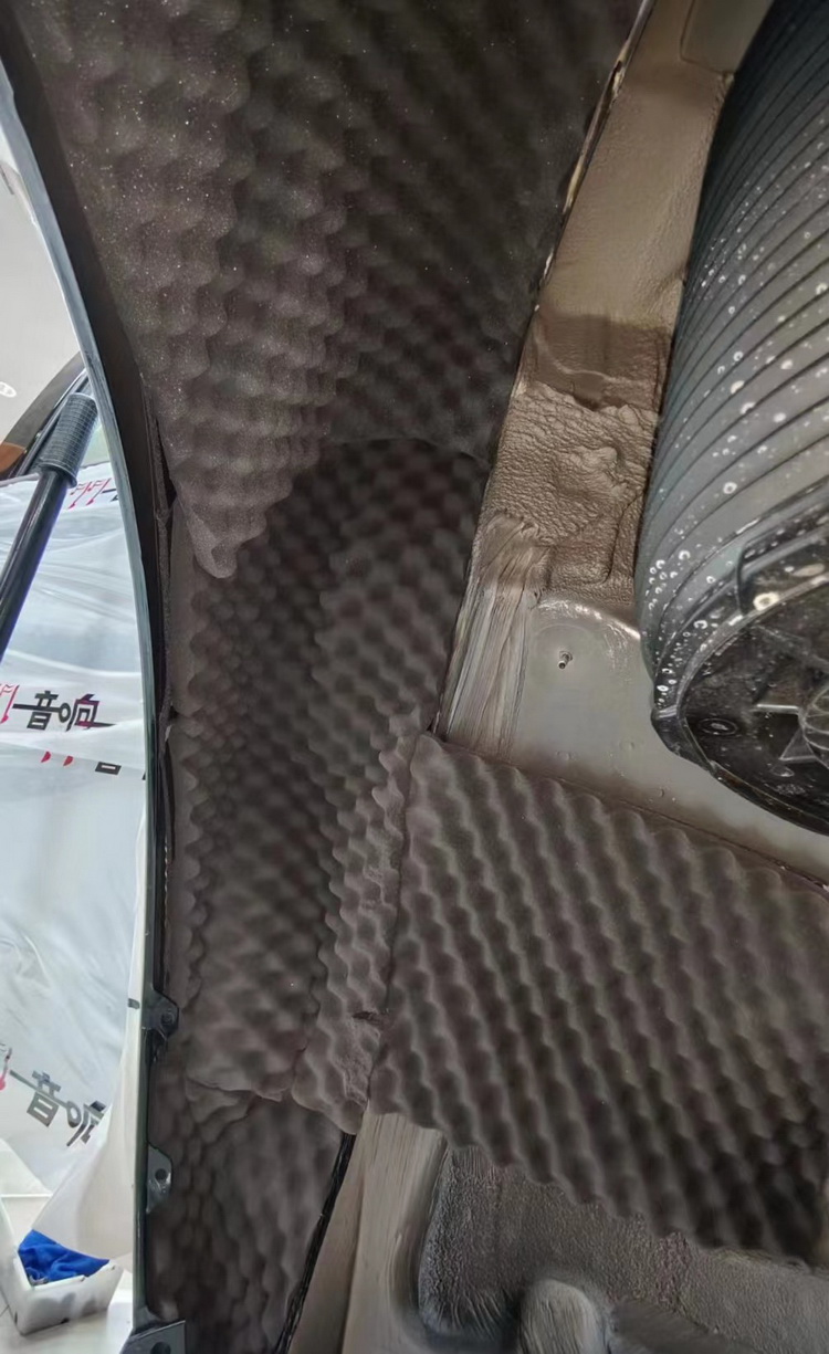 奔驰V260汽车隔音